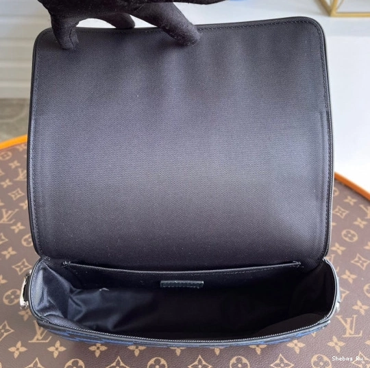 LOUIS MESSENGER VUITTON STUDIO 0724